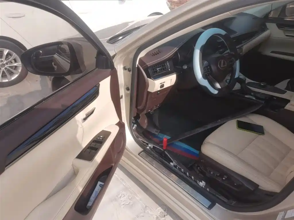 Lexus ES 2015 200 Elite Edition фото 23