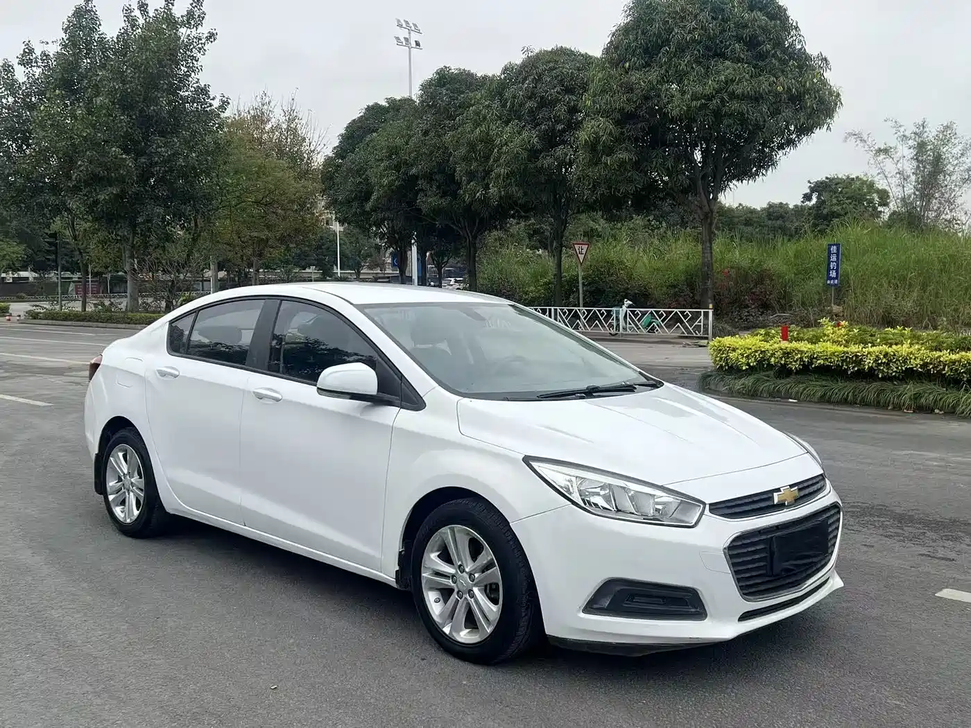 Chevrolet Cruze 2015 1.5L Automatic Fashion Navigation Edition фото 7