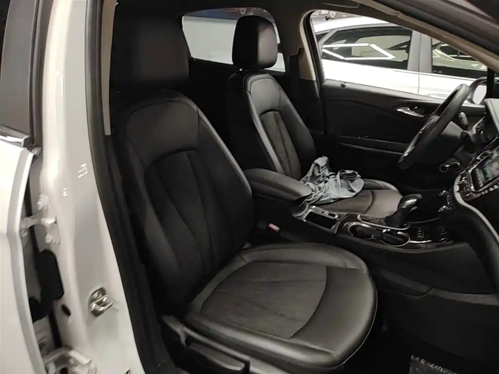 Buick Verano 2018 Sedan 20T Dual Clutch Leading фото 25