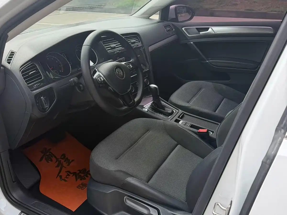 Volkswagen Golf 2020 Beloved Edition 280TSI DSG Comfort фото 4