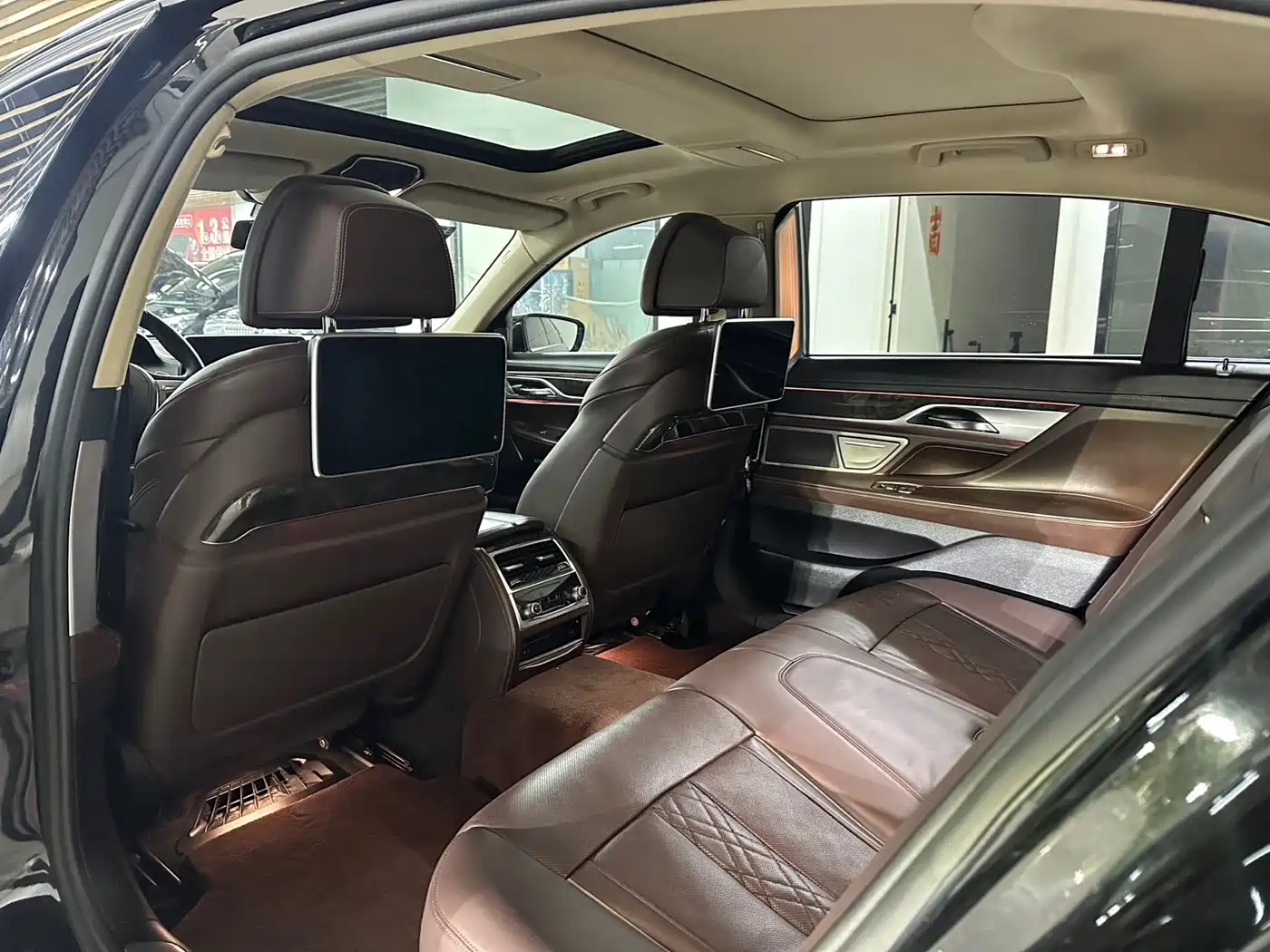 BMW 7 Series 2016 740Li Leading Edition фото 5