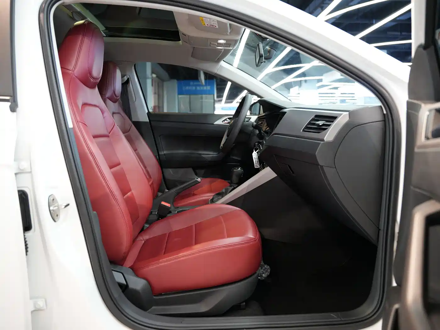VOLKSWAGEN POLO