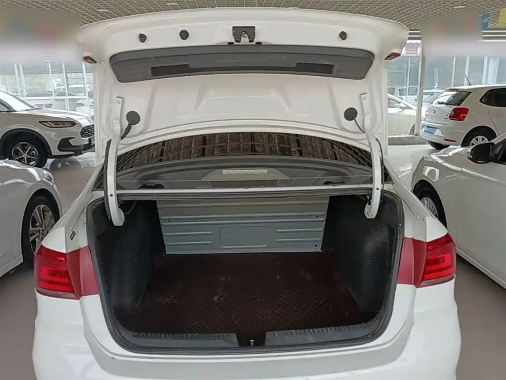 Volkswagen Santana 2016 1.6L Manual Trend Edition фото 19