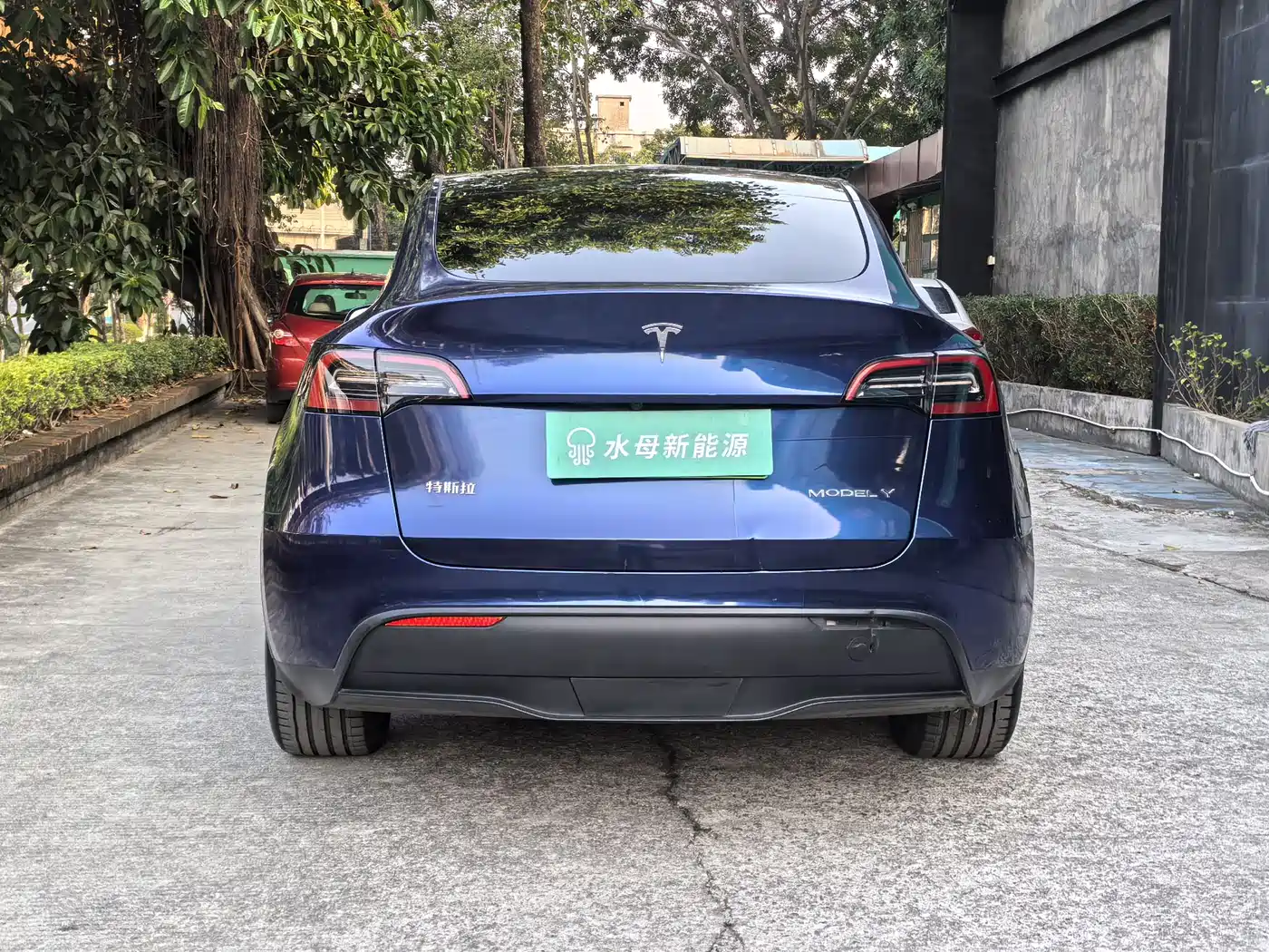 TESLA MODEL Y