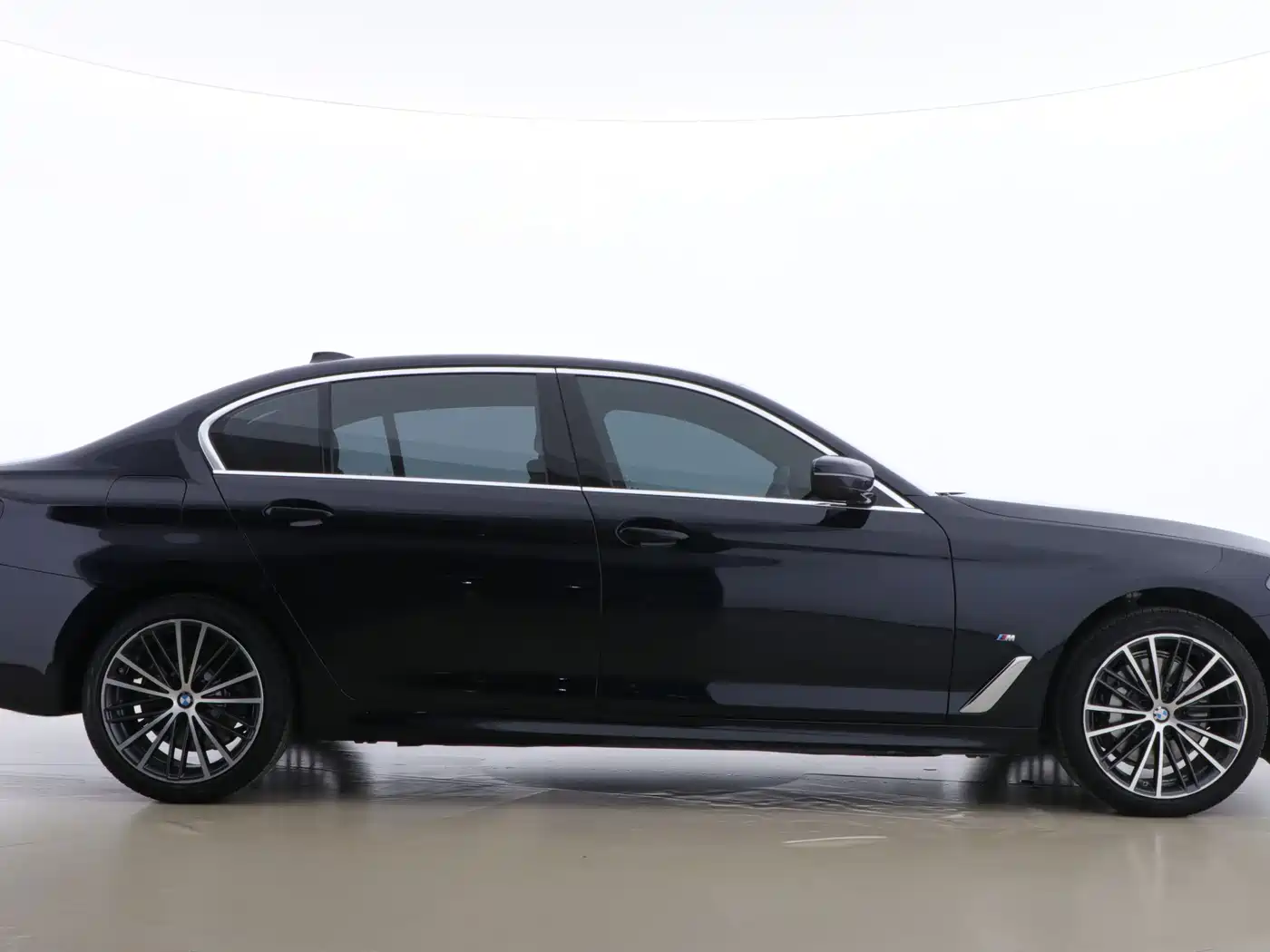 BMW 5 Series 2023 530Li Leading M Sport Package фото 8