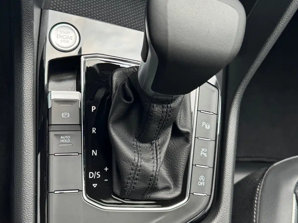 Volkswagen Tiguan L 2024 330TSI Automatic 2WD R-Line Premium Enjoyment Edition фото 19