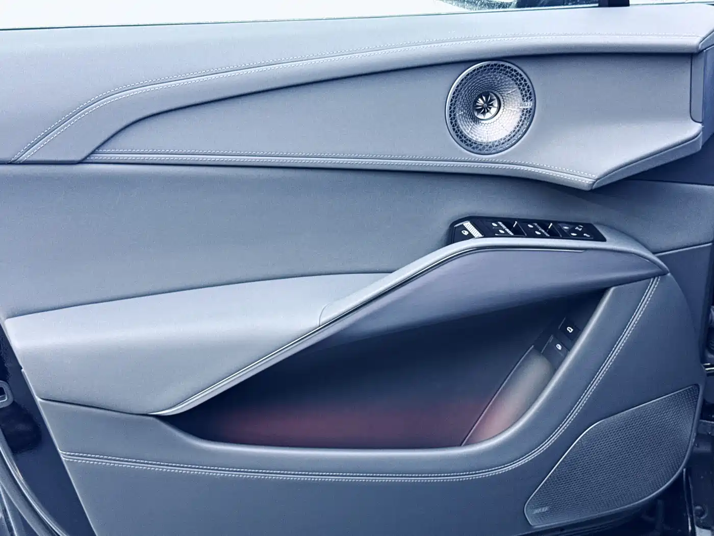 Lotus Cars ELETRE 2025 600 Touring фото 23