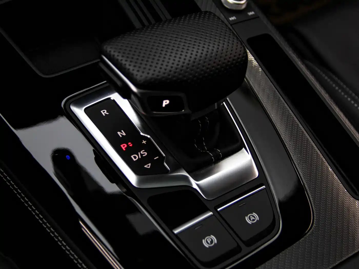 Audi Q5L 2024 Model 40 TFSI Luxury Dynamic фото 3
