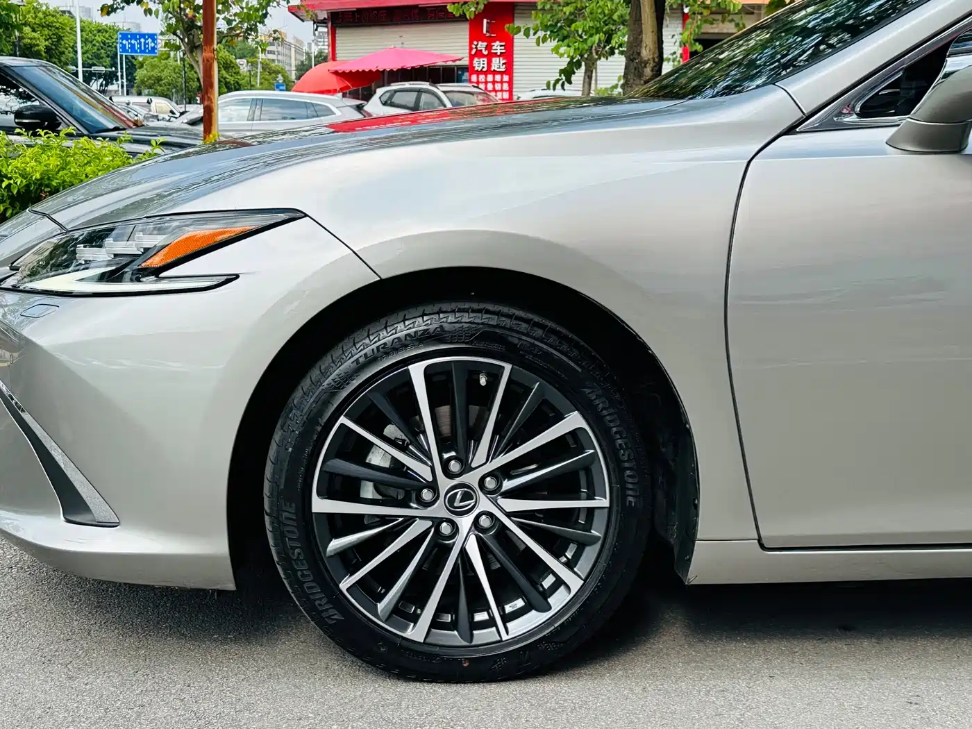 Lexus ES 2021 300h Luxury Edition фото 8