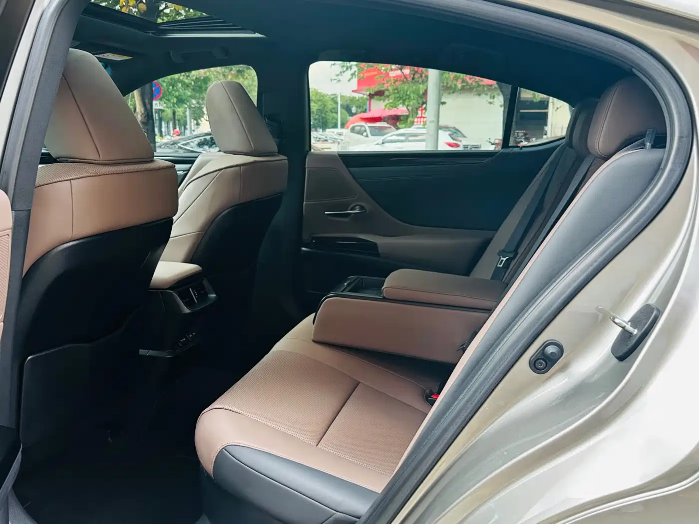 Lexus ES 2021 300h Luxury Edition фото 15