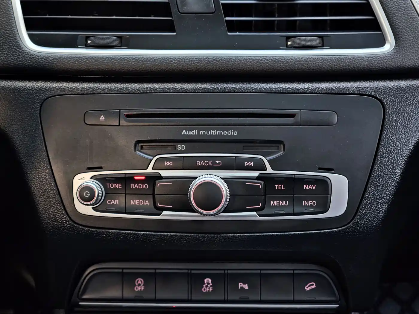 Audi Q3 2015 35 TFSI quattro Technology фото 17