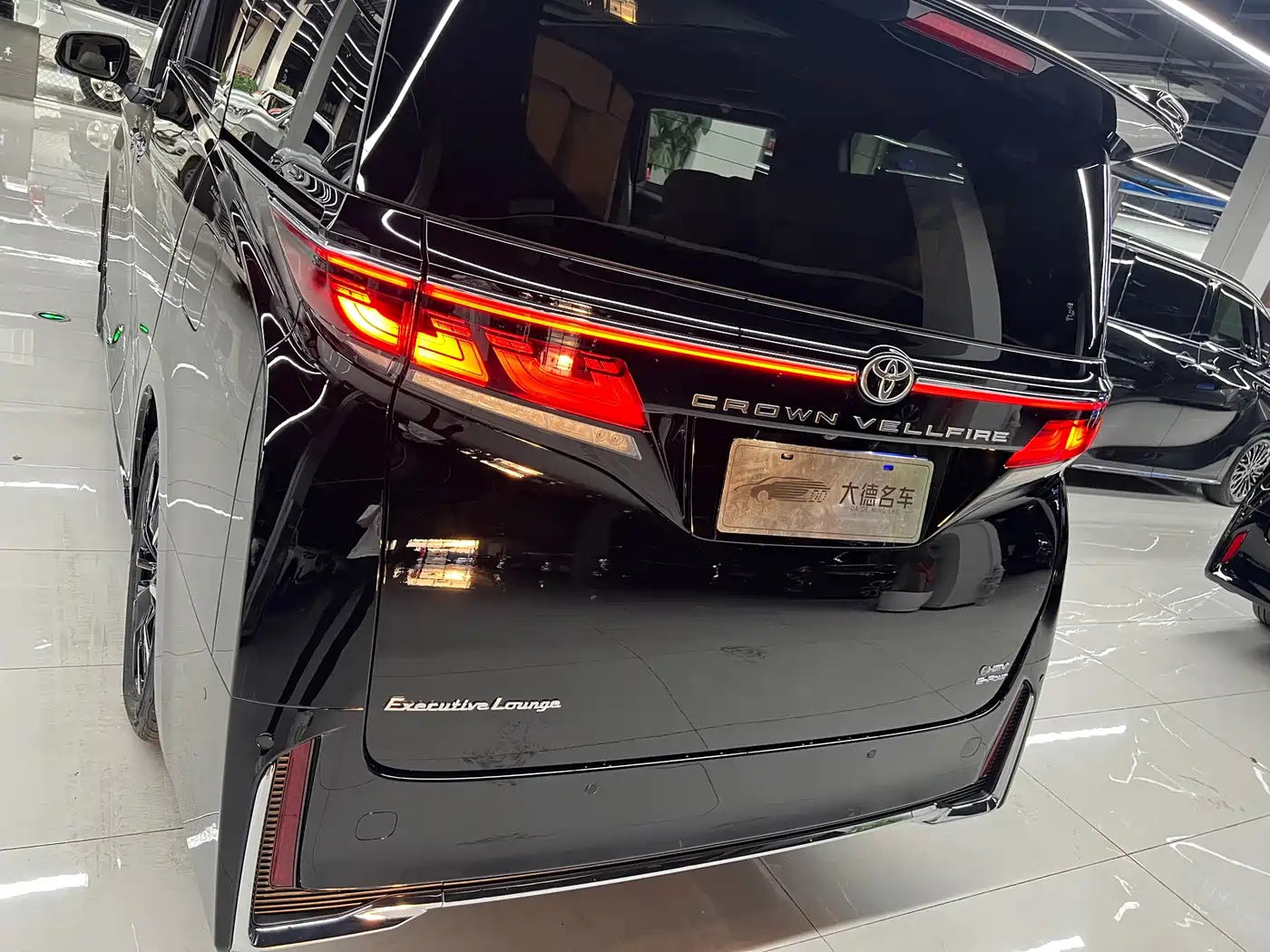 Toyota Vellfire 2024 Crown Hybrid 2.5L Executive Premium Edition фото 7
