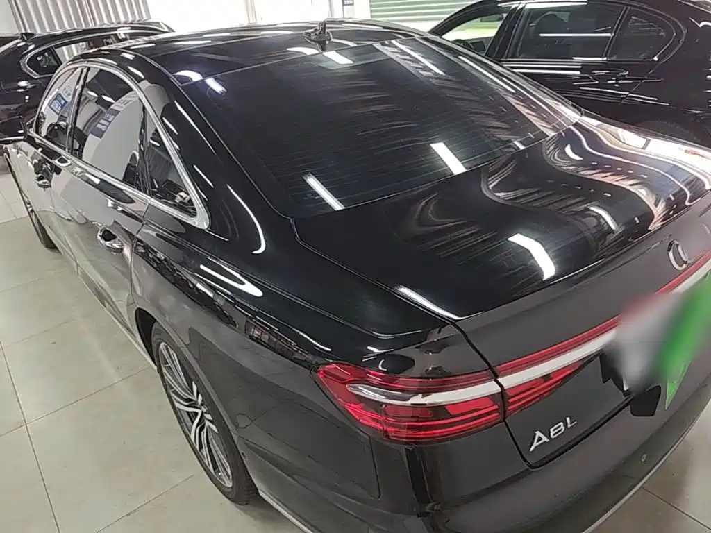 Photo 5 - Audi A8