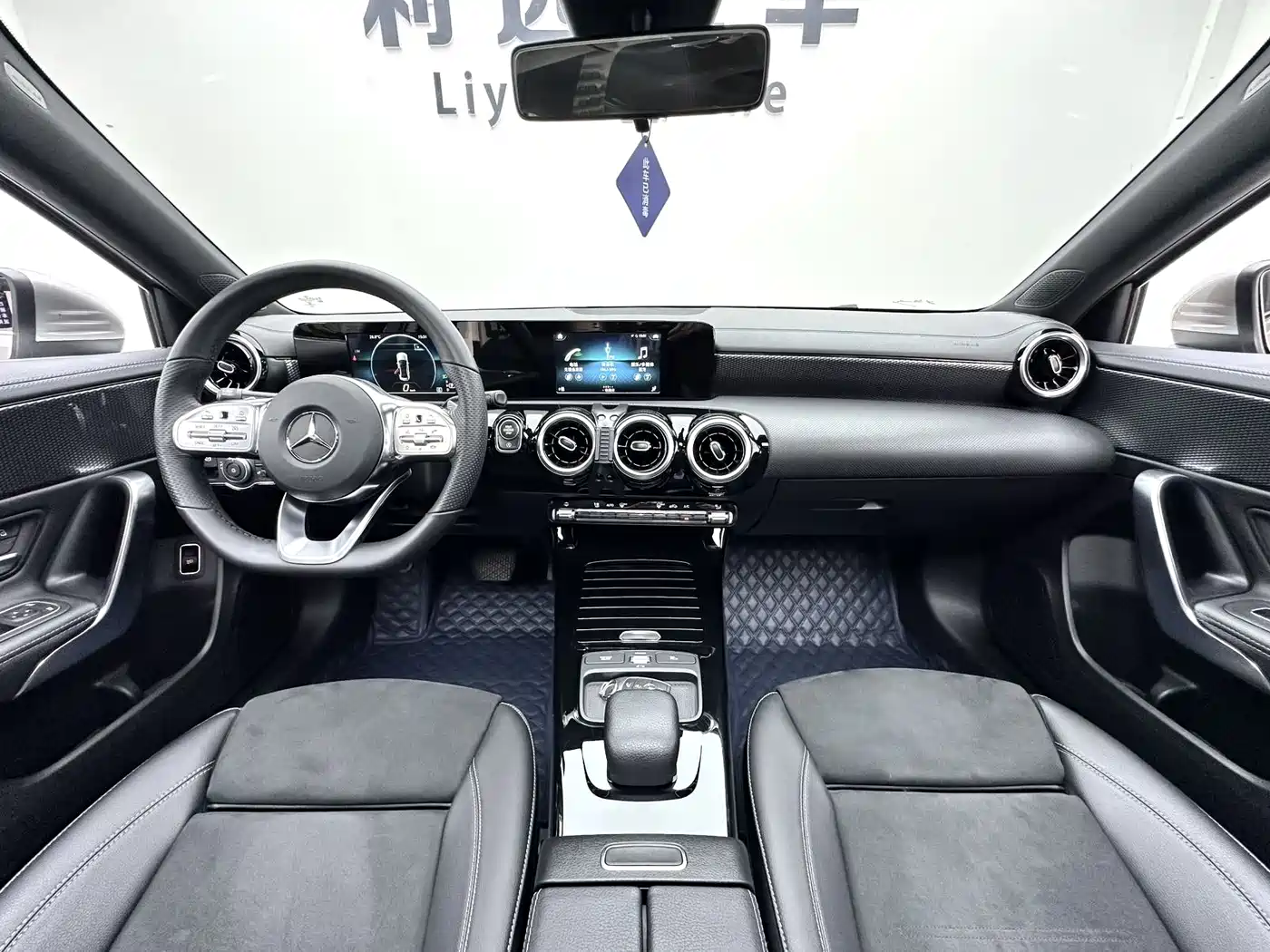 Mercedes-Benz A-Class 2019 A 180 L Sport Sedan фото 9