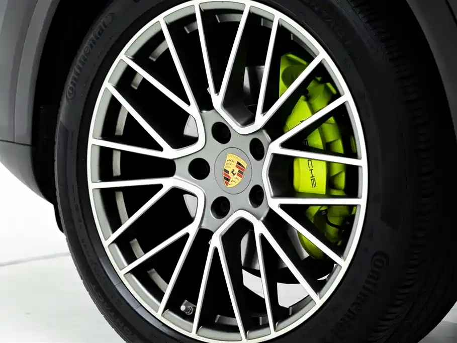 Porsche Cayenne New Energy 2022 Cayenne E-Hybrid 2.0T Platinum Edition фото 6