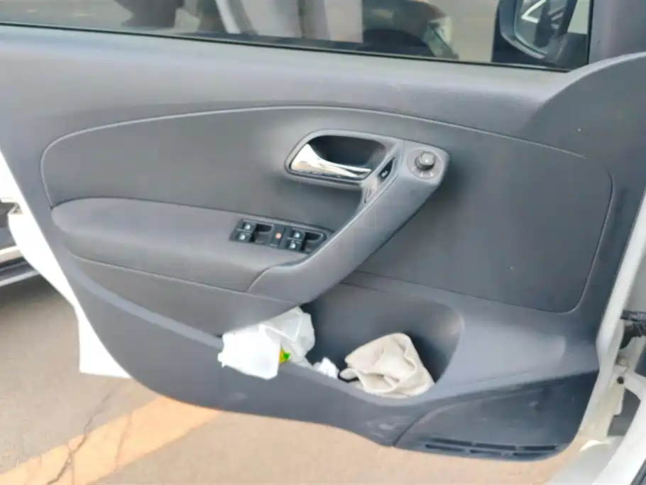 Volkswagen Polo 2016 1.4L Manual Trend фото 7