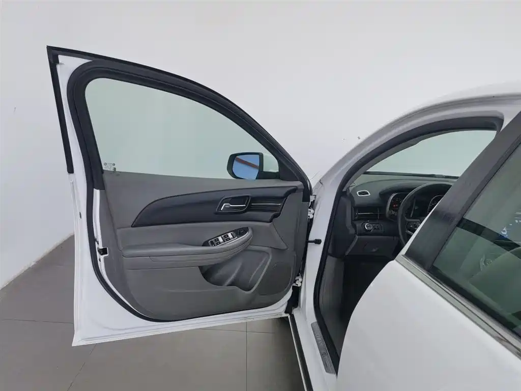 Chevrolet Malibu 2013 2.4L Automatic Luxury Edition фото 8