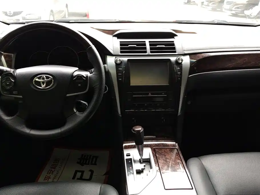 Toyota Camry 2016 2.0E 10th Anniversary Elite Edition фото 12