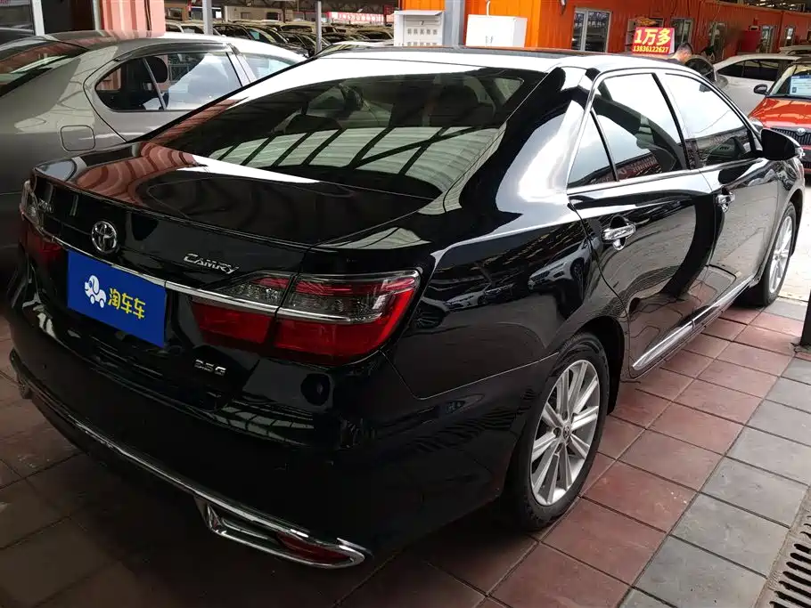 Toyota Camry 2016 2.0E 10th Anniversary Elite Edition фото 3