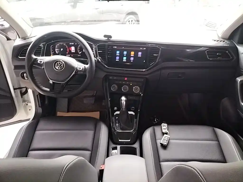 VOLKSWAGEN T-ROC EXPLORING SONGS