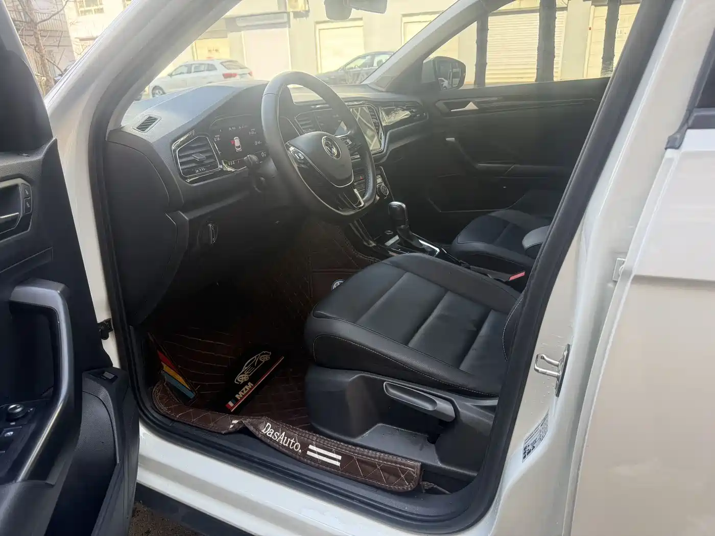 VOLKSWAGEN T ROC EXPLORING SONGS