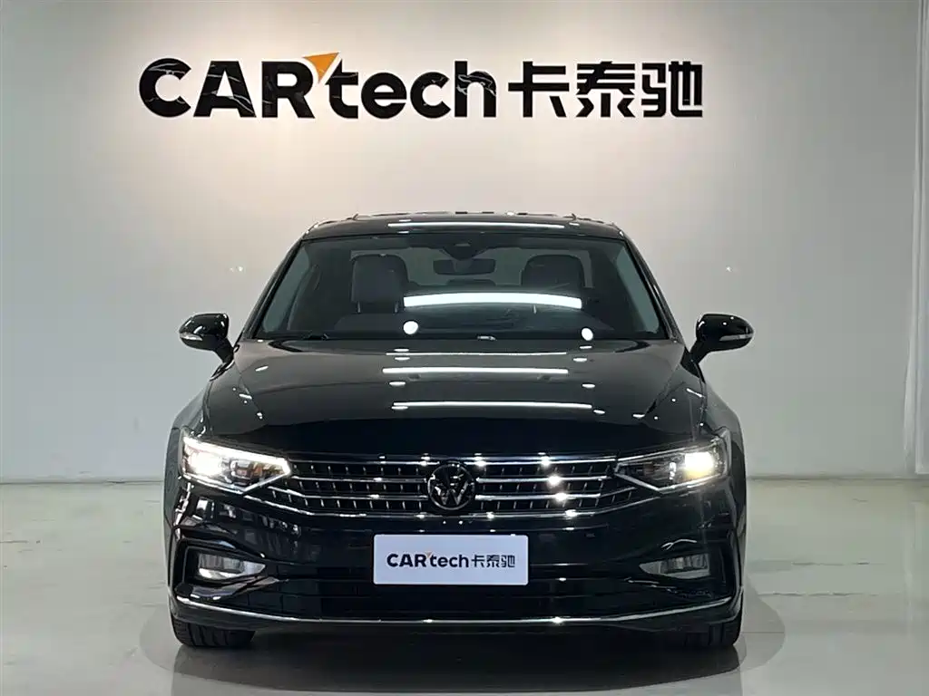 Volkswagen Magotan 2023 Model 2 Million Commemorative Edition 330TSI DSG Luxury фото 2