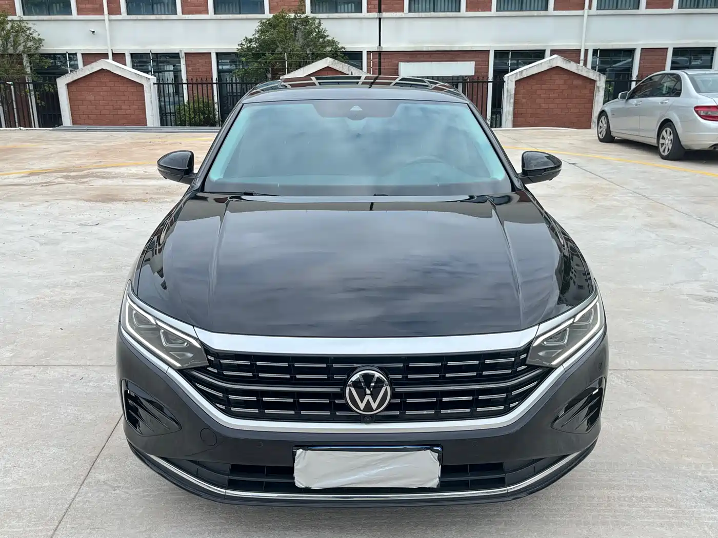 Volkswagen Passat 2023 330TSI Luxury Edition фото 2