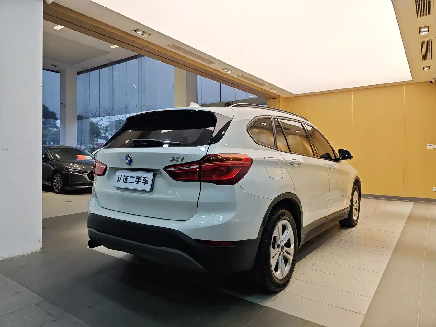 BMW X1 2016 sDrive18Li Premium Model фото 30