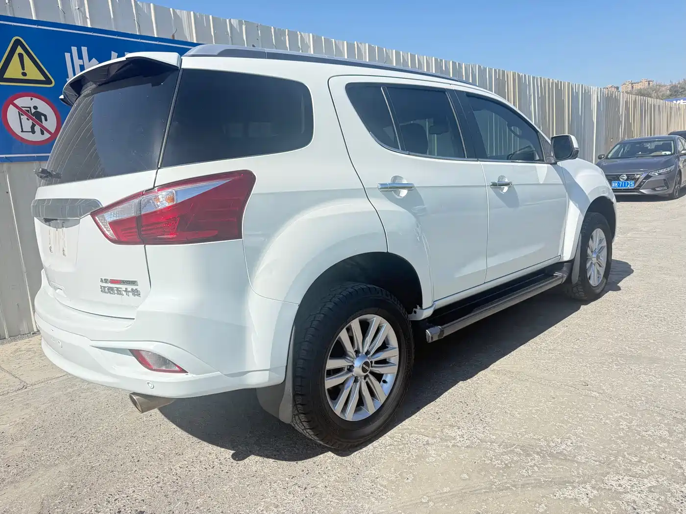 Isuzu mu-X Ranger 2021 2020 Model 1.9T Diesel Automatic 4WD Premium Edition 5-Seater China VI