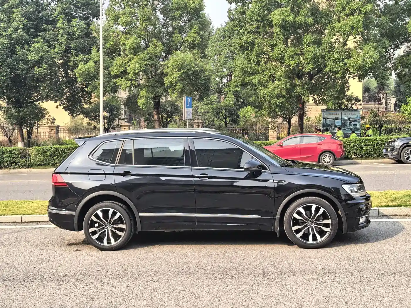 Volkswagen Tiguan L 2021 330TSI Automatic 2WD R-Line Premium фото 14