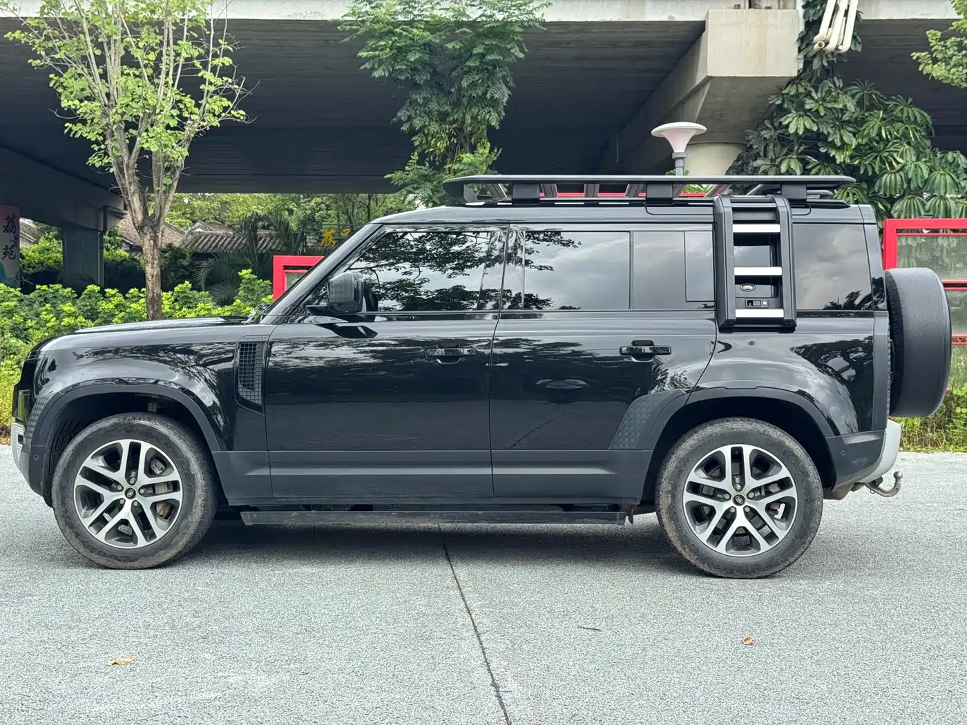 Photo 7 - Land Rover Defender