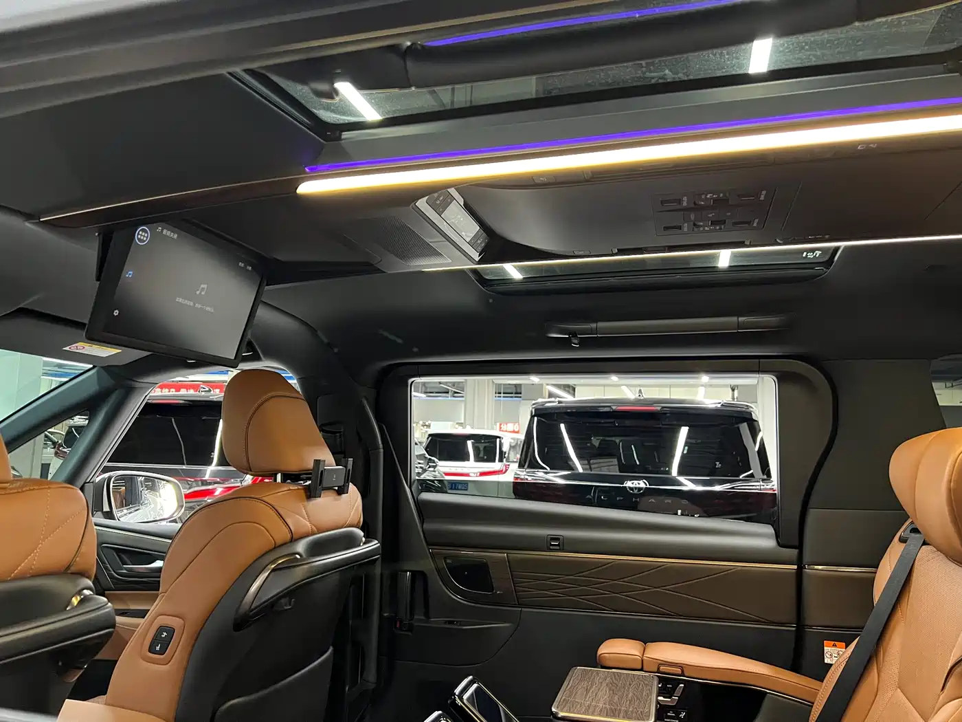 Toyota Vellfire 2024 Crown Hybrid 2.5L Executive Premium Edition фото 10