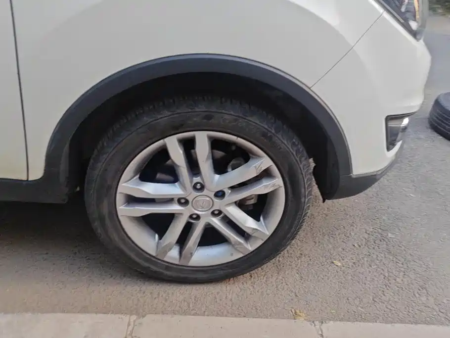 Photo 6 - Changan CS35