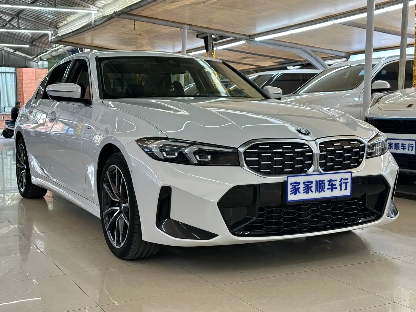 BMW 3 Series 2024 325i M Sport Package фото 3