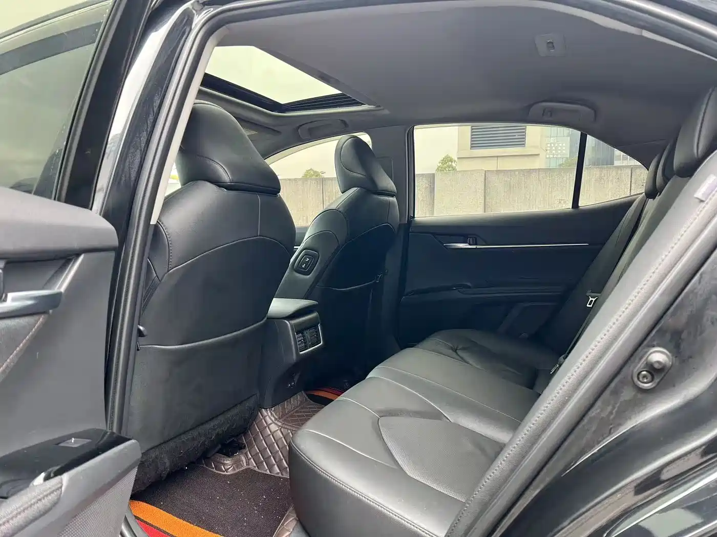 Toyota Camry 2023 2.0G Luxury Edition фото 8