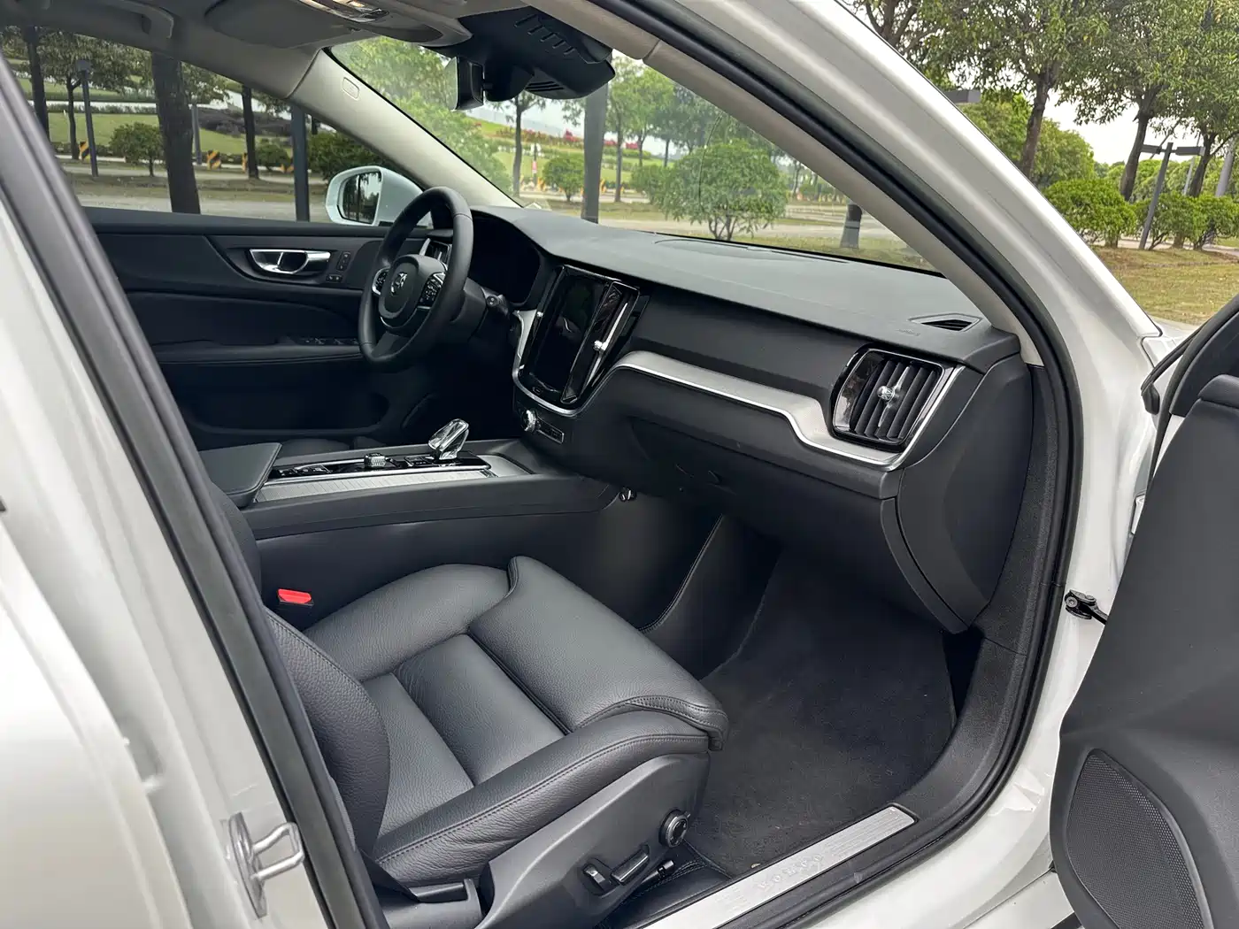 Volvo V60 2023 B5 Smart Luxury Enjoyment Edition фото 8