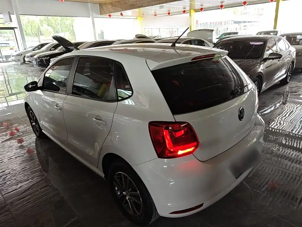 Volkswagen Polo 2016 1.4L Automatic Trend фото 5