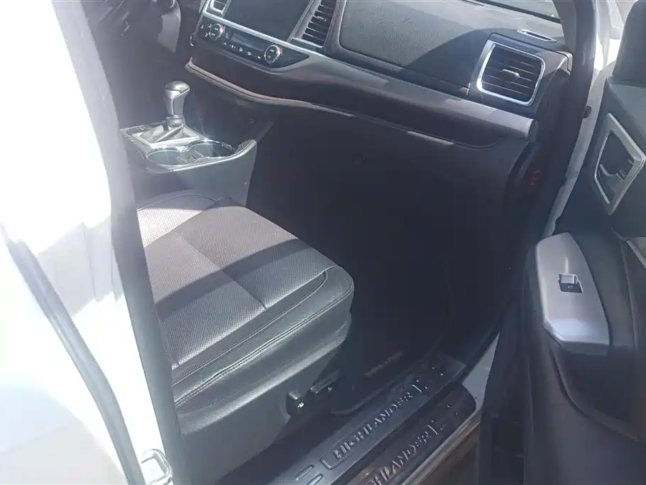 Toyota Highlander 2015 2.0T AWD Luxury Edition 7-seater фото 8