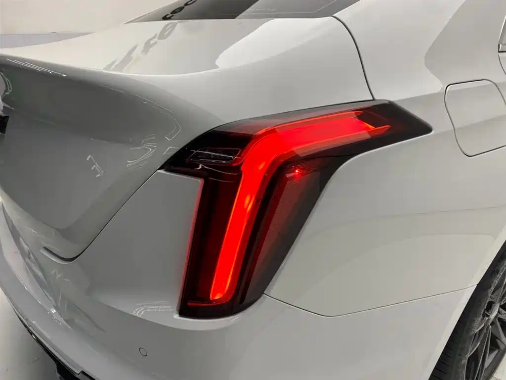 CADILLAC CT4
