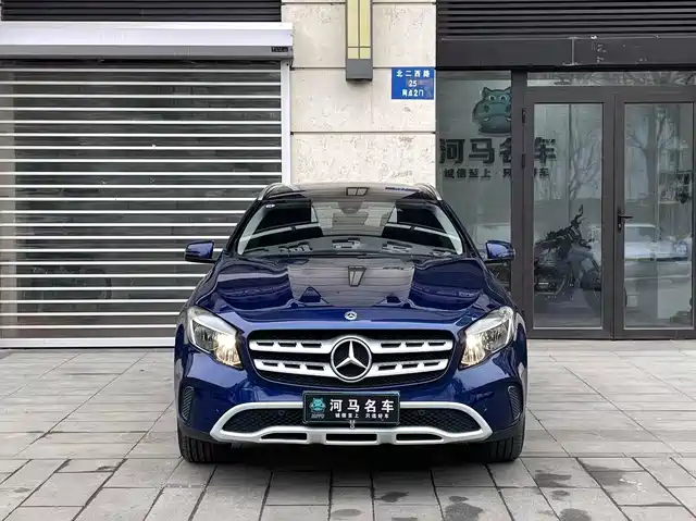 MERCEDES-BENZ GLA