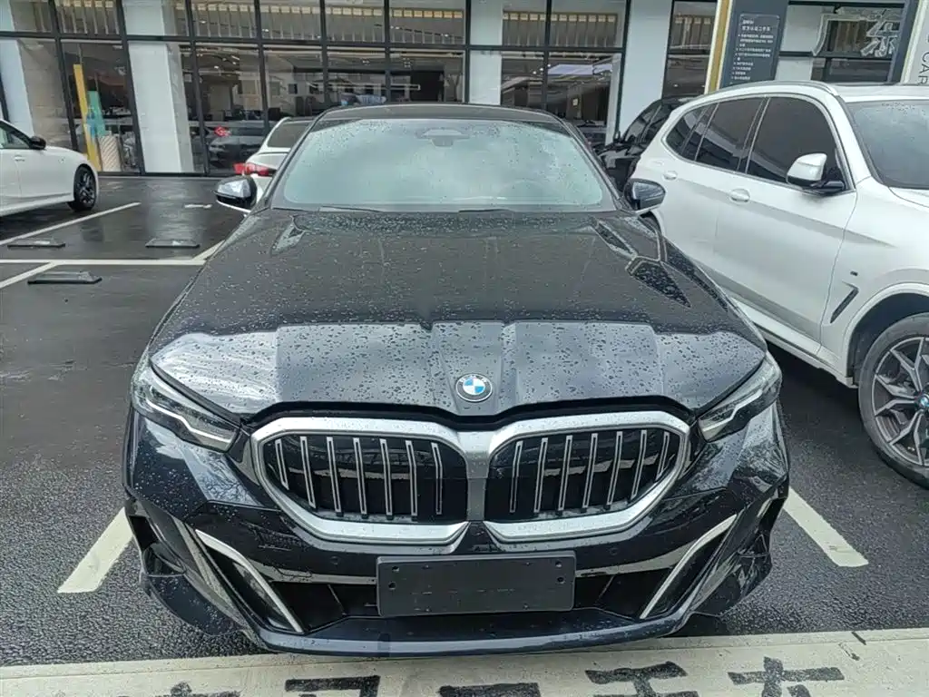 BMW 5 Series 2025 530Li Premium M Sport Package фото 3