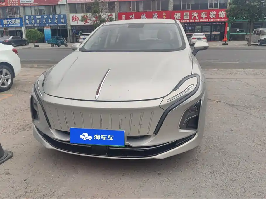 Hongqi E-QM5 2022 431km Charging Enjoyment Edition фото 2