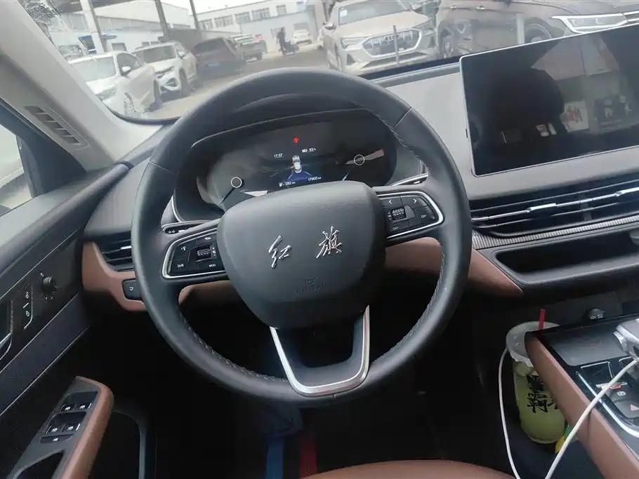 Hongqi E-QM5 2022 431km Charging Enjoyment Edition фото 15
