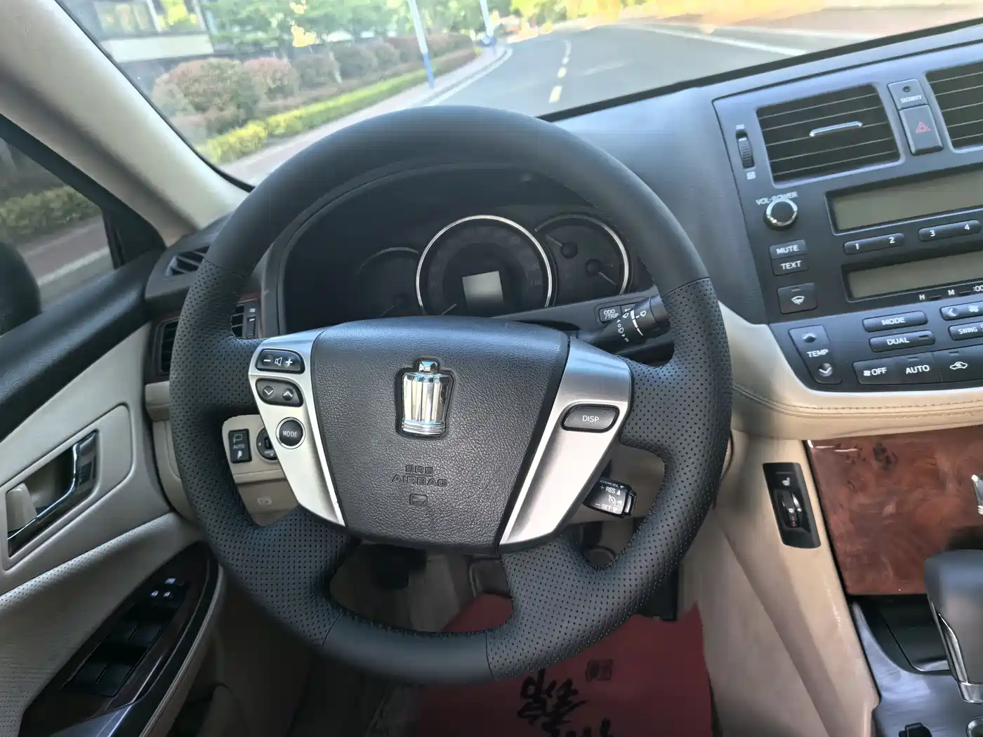 Toyota Crown 2012 2.5L Royal Leather Edition фото 12