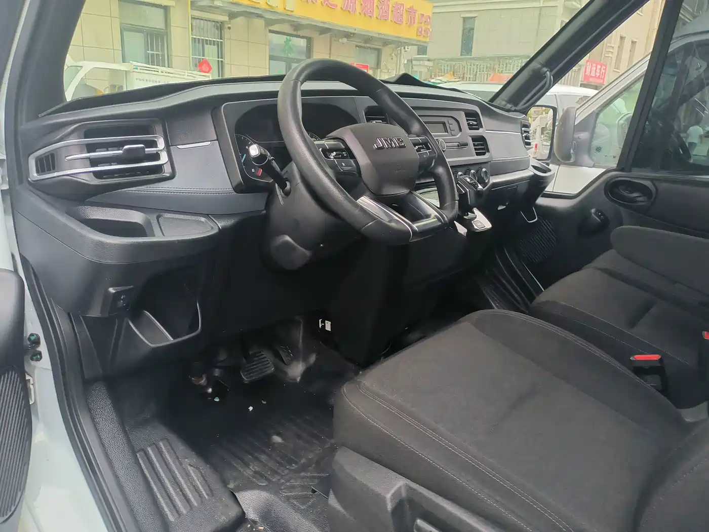 Jiangling JMC Fushun 2024 2023 2.0T Automatic Short Wheelbase Low Roof Commercial MPV 6 Seats (Dual Swing Doors)