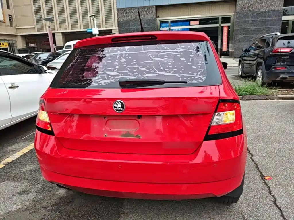 Škoda Fabia 2018 2017 1.4L Auto Car Enjoy Edition