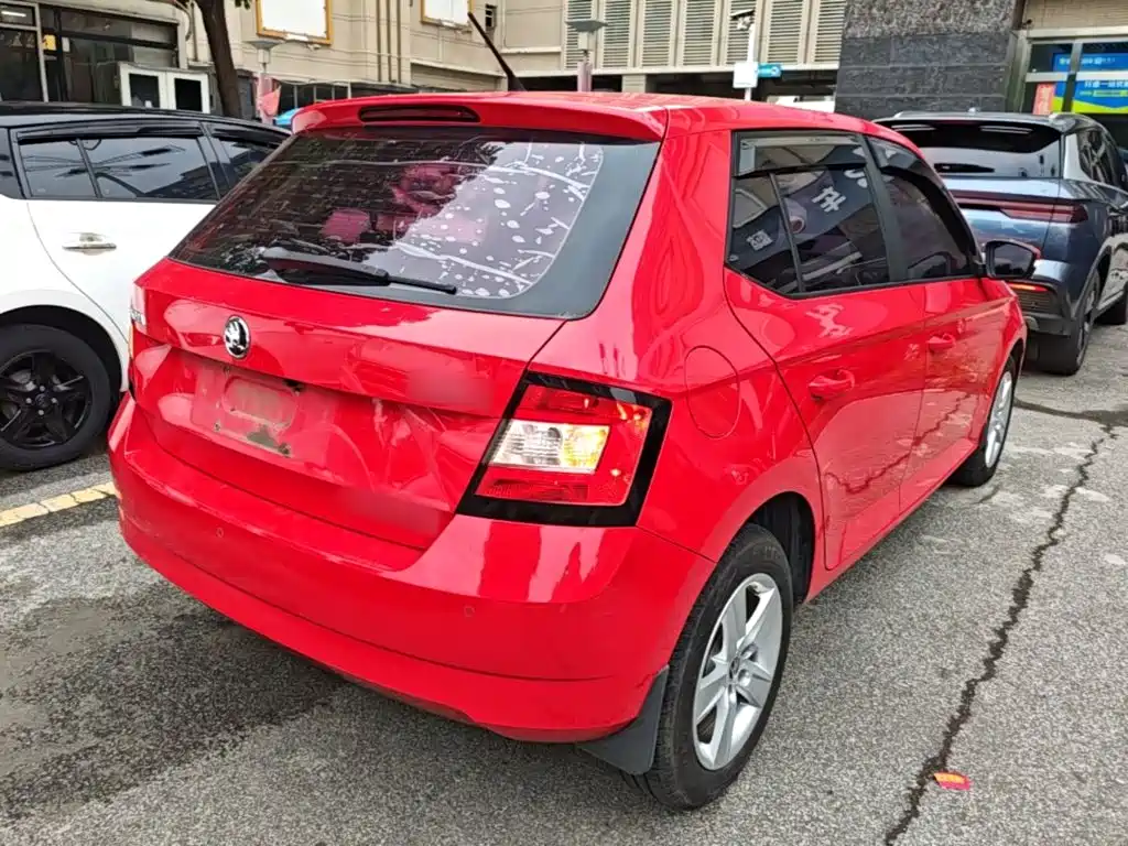 Škoda Fabia 2018 2017 1.4L Auto Car Enjoy Edition