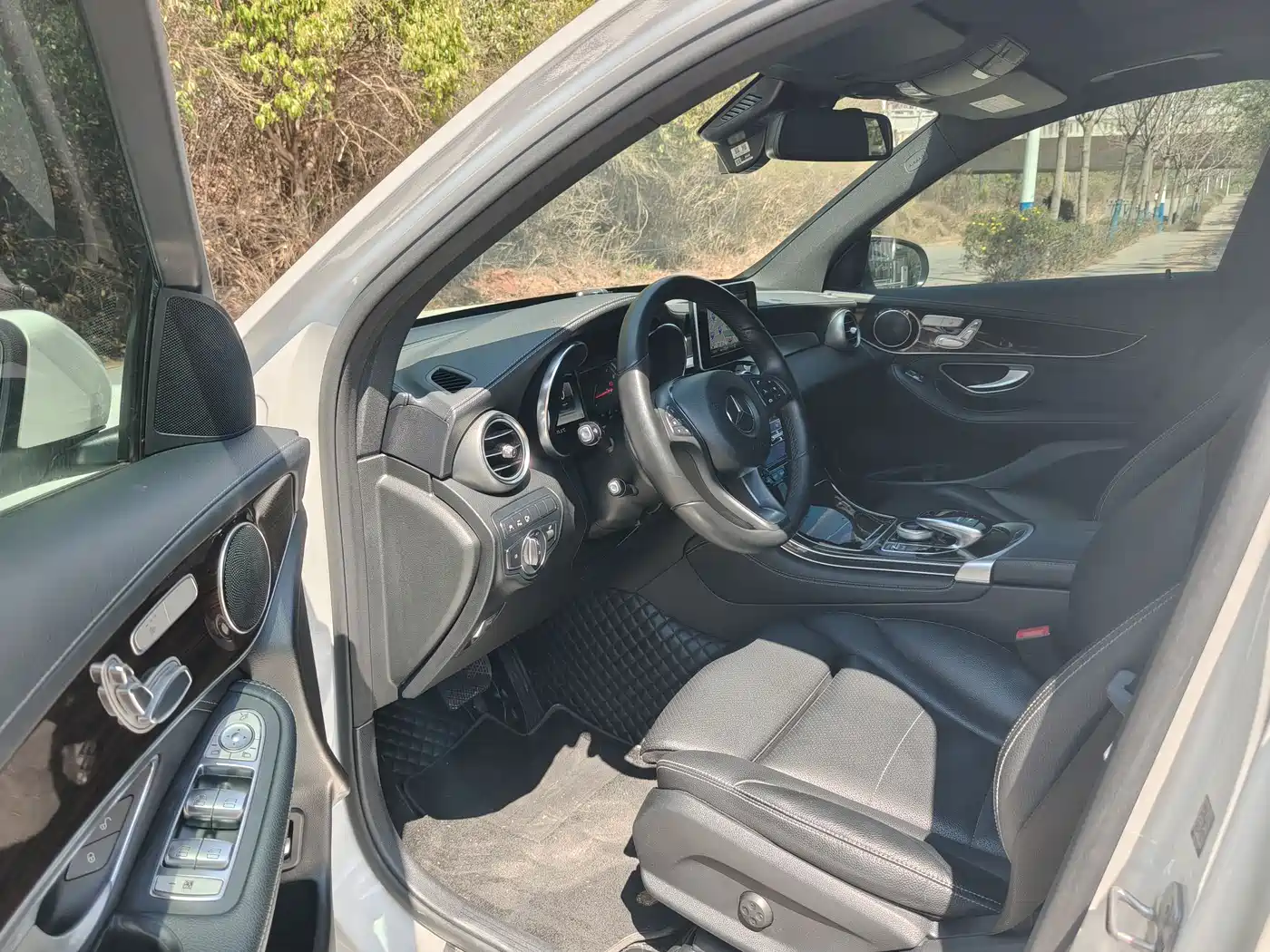 Mercedes-Benz GLC 2017 GLC 260 4MATIC Luxury фото 4