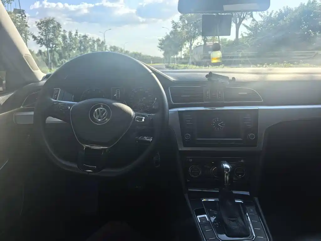 صورة 9 - Volkswagen Lamando