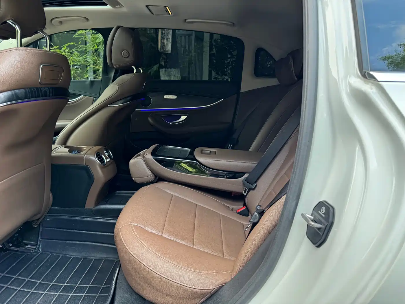 Mercedes-Benz E-Class 2016 E 200 L Sport Type фото 9